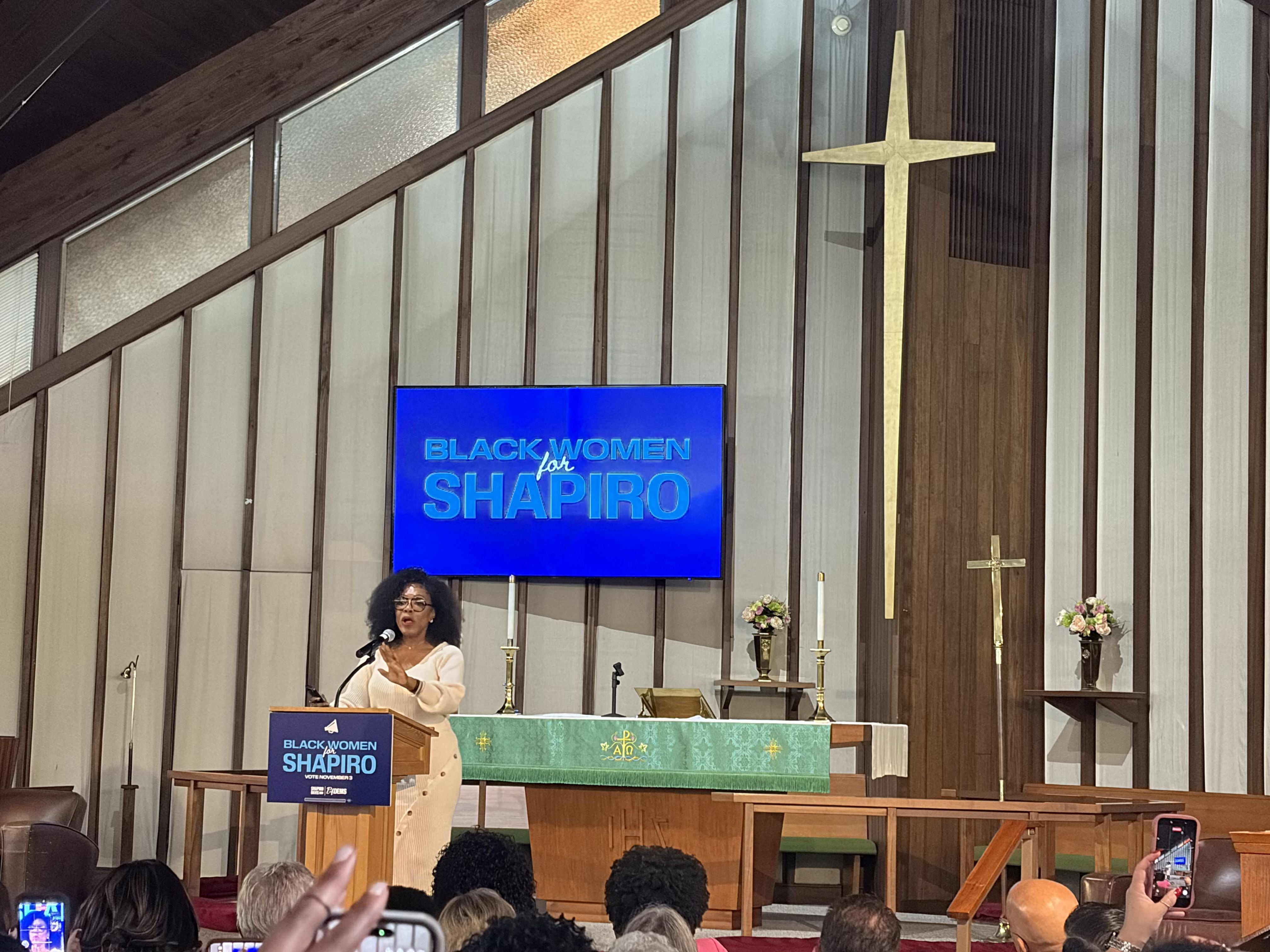 Sheryl Lee Ralph tells Abington crowd that Black women will vault Josh Shapiro to reelection — and maybe the presidency