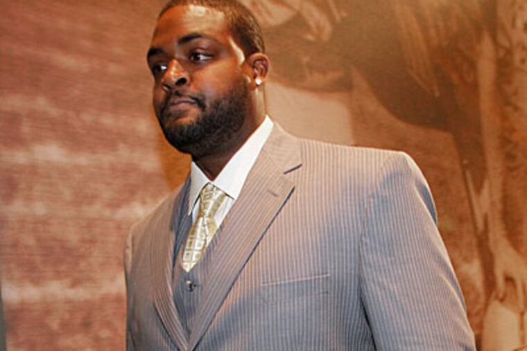 "I look up to him," Demetress Bell said of Jason Peters. (Alejandro A. Alvarez/Staff Photographer)