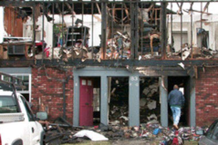 Building No. 83 in the 3,000-resident Hunters Glen Apartments complex was left a wreck by an early-morning fire. Witnesses described a frightening scene of families fleeing.