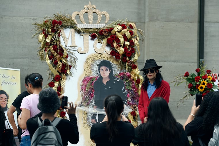 Tributes to Michael Jackson flow on 10th death anniversary