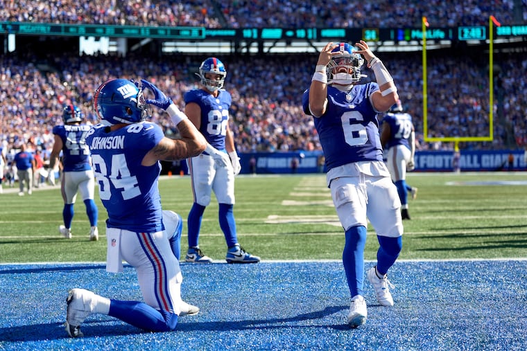 New York Giants quarterback Jaxson Dart (6) and tight end Theo Johnson (84) celebrate after Johnson scored a touchdown against the Los Angeles Chargers.