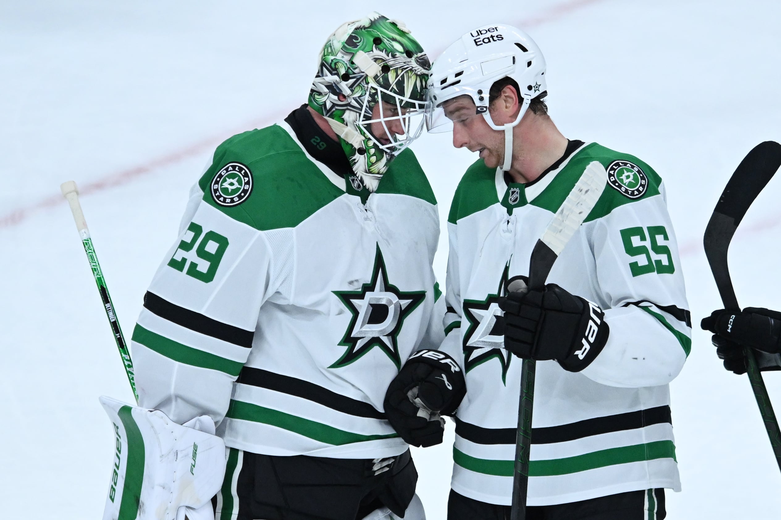 Oettinger has 3rd shutout of season, Hyry scores twice in Stars' 4-0 win over Blackhawks