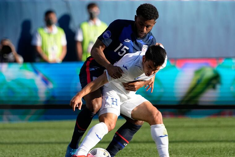 Mark McKenzie (15) playing for the U.S. in the Nations League semifinal against Honduras.