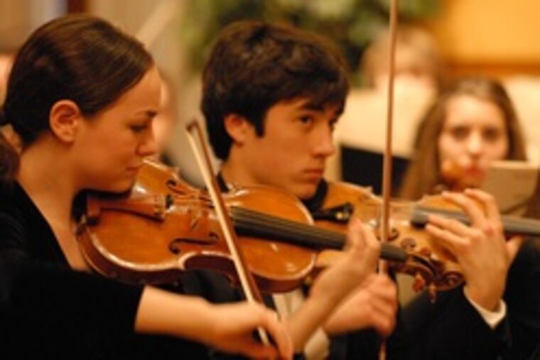 Francesca dePasquale, concertmaster of the Philadelphia Youth Orchestra, and Ryan Jin Touhill, associate concertmaster, perform at the gala at the Union League.