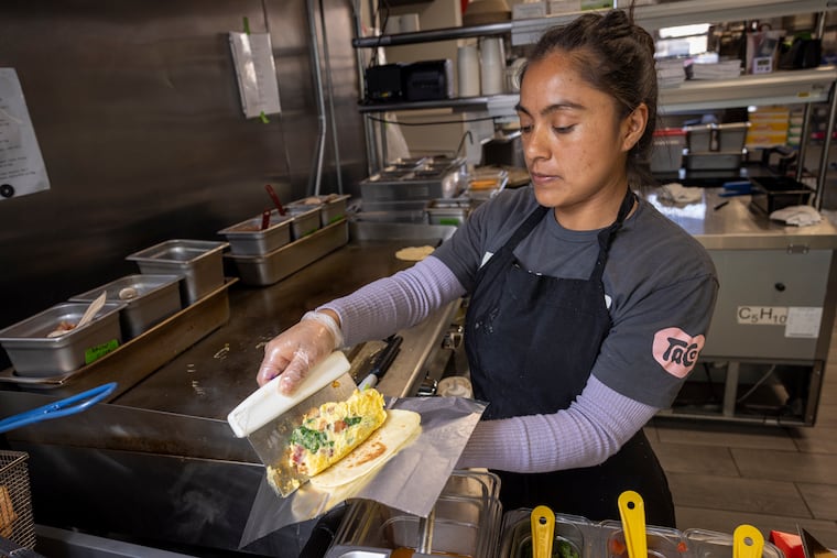 Teresa Ramirez-Martinez makes the 4th Street taco at Taco Heart on Passyunk Avenue. The Texas-style taco restaurant is expanding to Ardmore this fall.