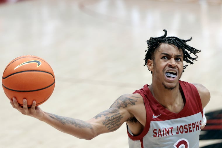 St. Joseph's guard Erik Reynolds II, during a game earlier this season against George Washington, scored 17 points against the Colonials on Wednesday.