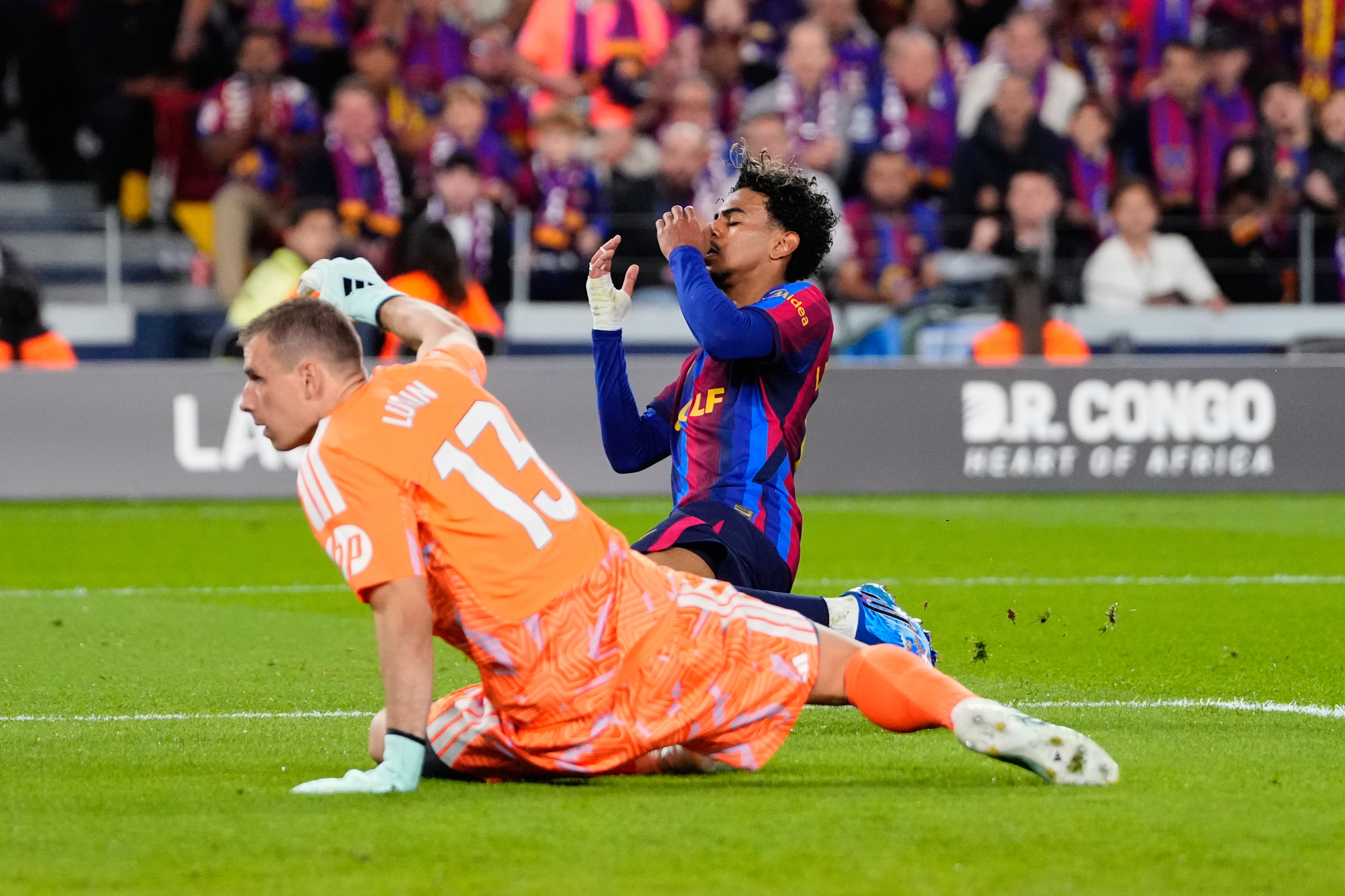Real Madrid Defeats Barcelona 2-1 in El Clásico at Camp Nou