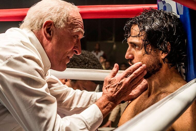 "Hands of Stone," about the life of Panamanian fighter Roberto Durán, played by Édgar Ramírez (right), and his famous trainer Ray Arcel (Robert De Niro ), lurches from dramatic scene to cliché-ridden sequence and back again.