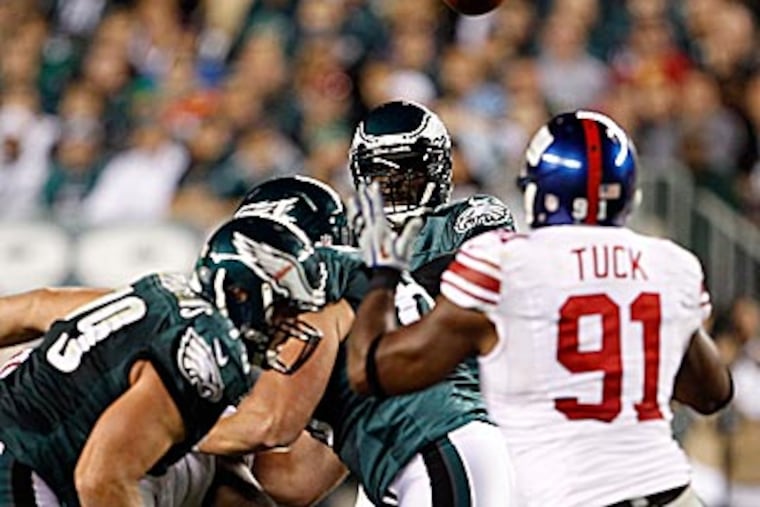 Michael Vick threw for 241 yards and a touchdown in the Eagles' 19-17 win over the Giants. (Yong Kim/Staff Photographer)