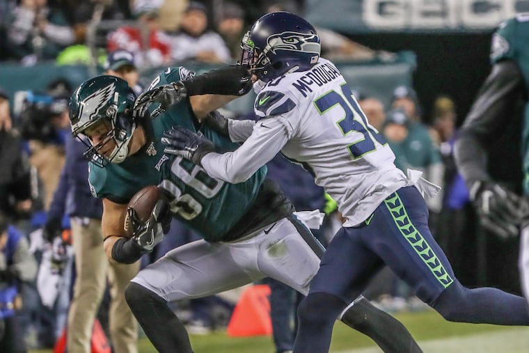 A rapid recovery allowed Eagles tight end Zach Ertz (left) to be cleared to play in time for Sunday’s playoff game against the Seahawks.