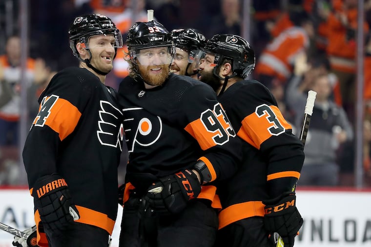 Flyers center Sean Couturier (left) still remembers former teammate Jake Voracek's beef with Inquirer columnist Mike Sielski.