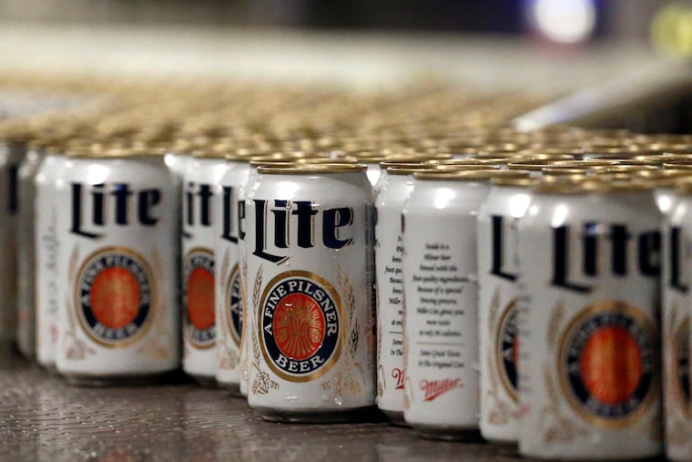 A federal judge has ordered Anheuser-Busch to stop using packaging that implies MillerCoors’ light beers contain corn syrup.
