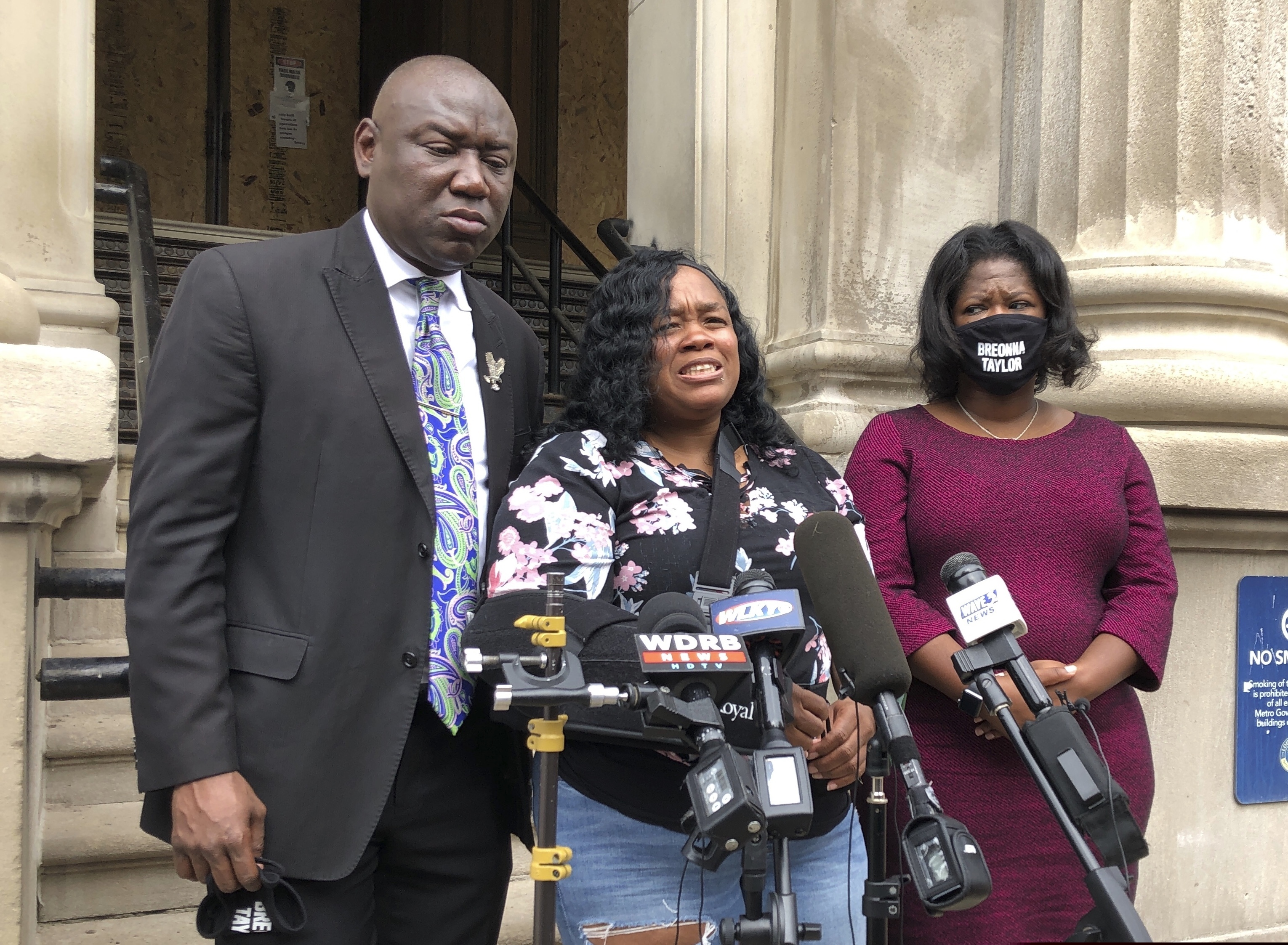 Tamika Palmer (center), mother of Breonna Taylor, addressing the media on Aug. 13 in Louisville.