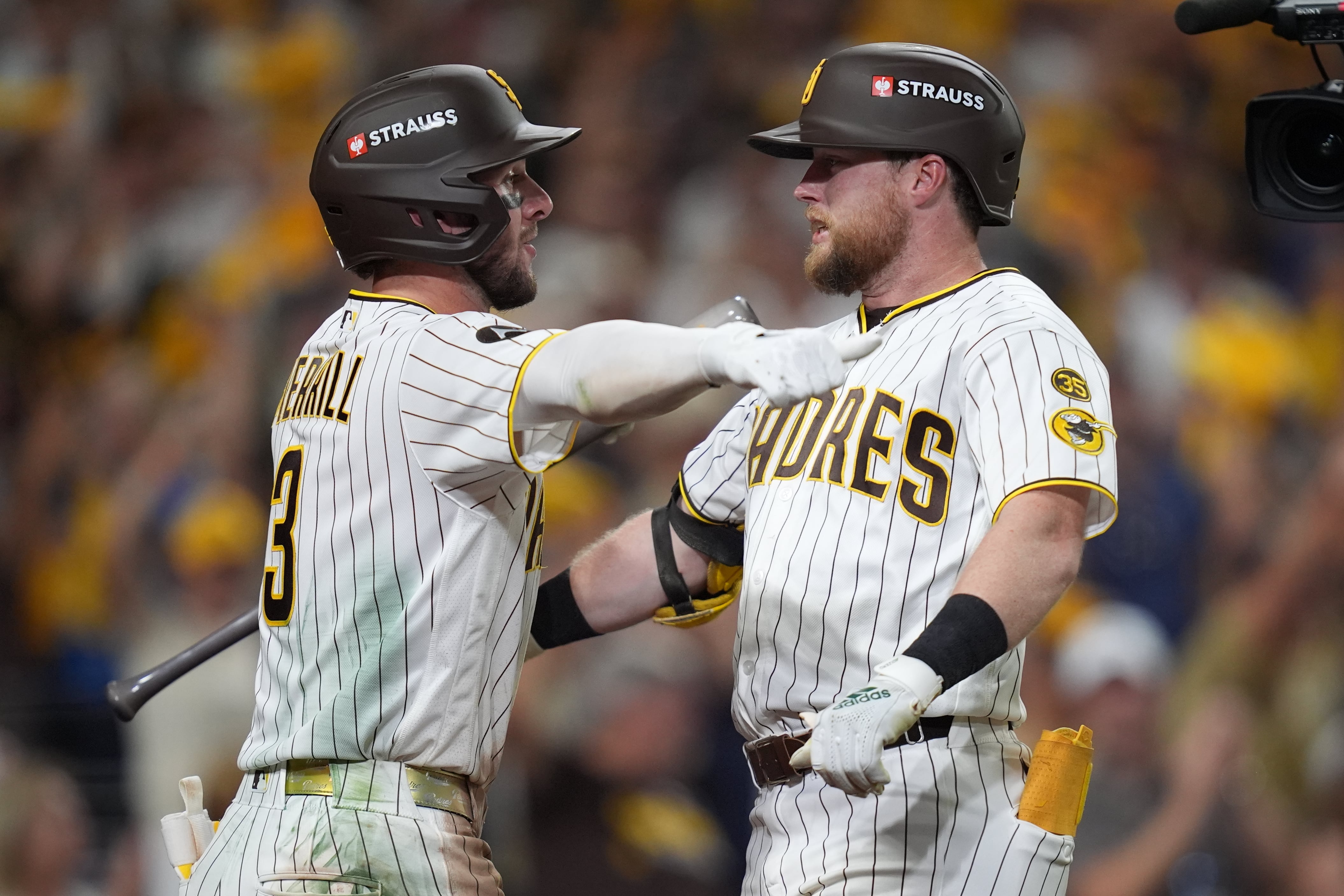 Padres avoid elimination, beat Brewers 4-3 in NLDS Game 3 with Cronenworth's HR, King's relief