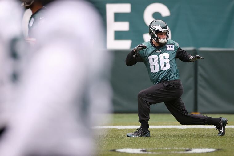 Eagles tight end Zach Ertz warms up during practice at Lincoln Financial Field on Friday.