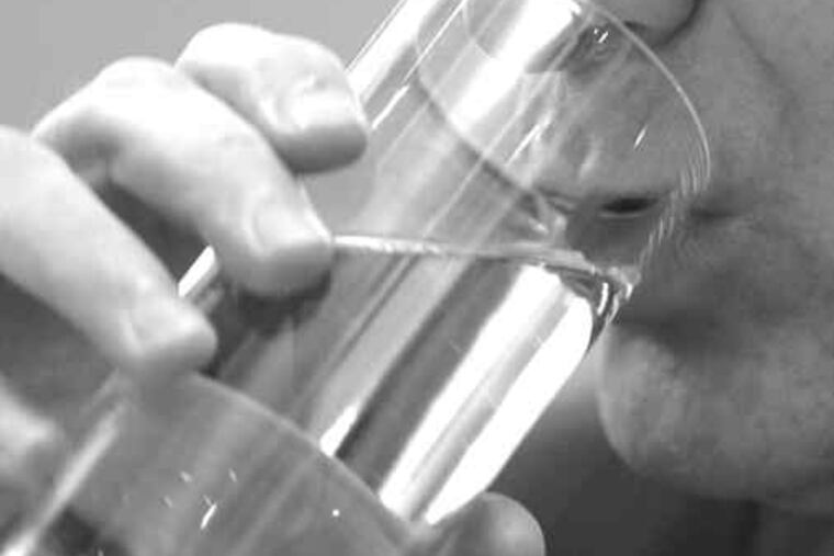 Passing up alcohol and caffeine in favor of plain water during long-distance flights is one favored way among seasoned travelers to defeat jet lag.