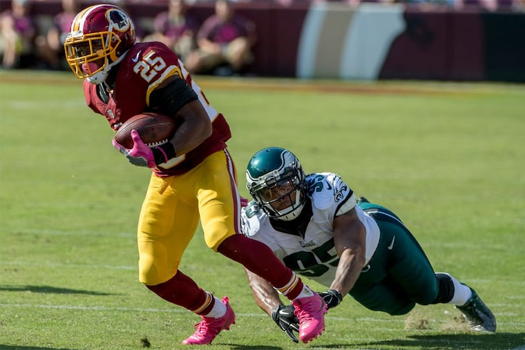 Redskins running back Chris Thompson makes Eagles linebacker Mychal Kendricks miss a tackle during an October 16, 2016 game in front of a friendlier crowd in Washington.