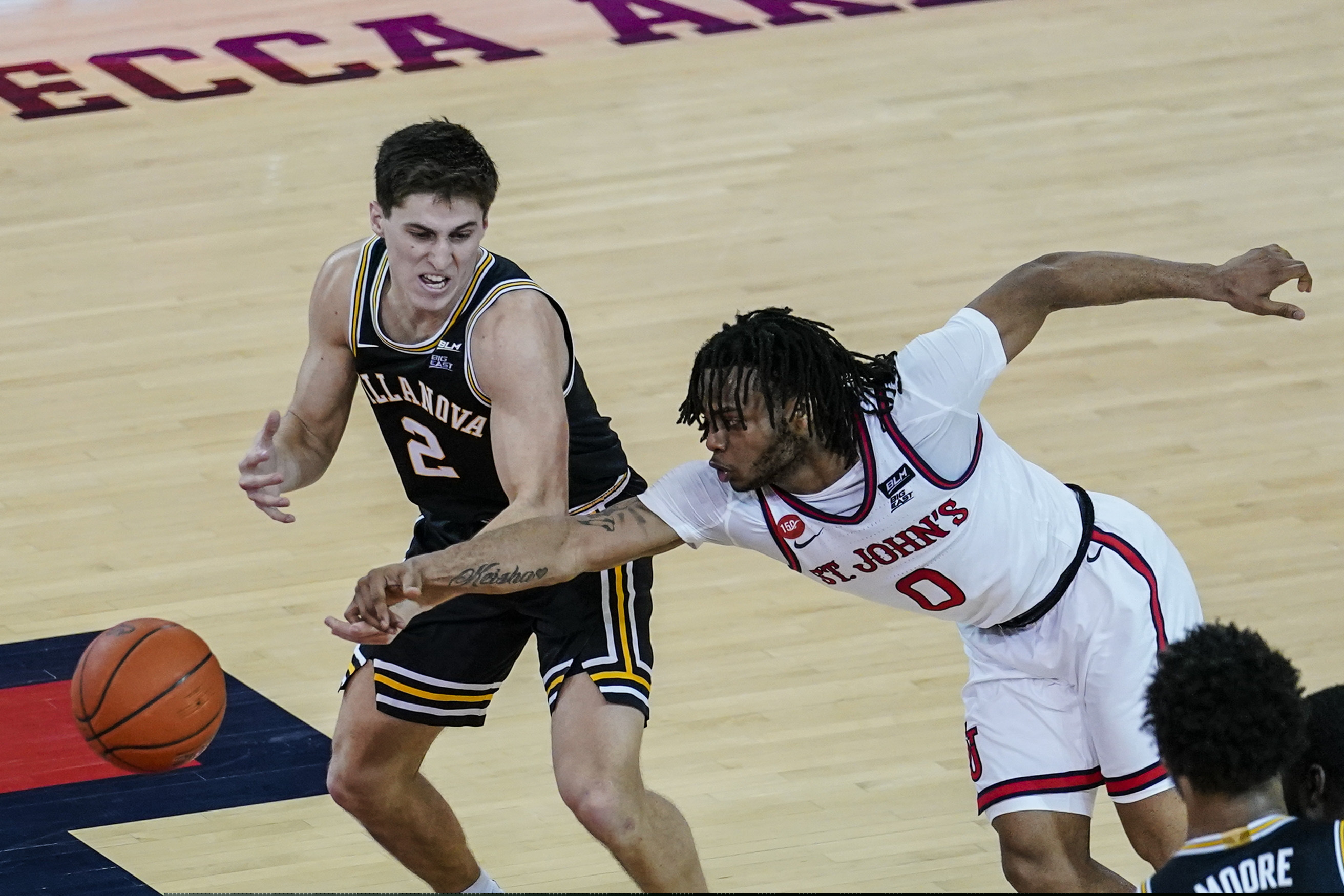 Villanova's Collin Gillespie faced pressure against an aggressive St. John's defense, leading to six of the team's 17 turnovers in Wednesday's loss.