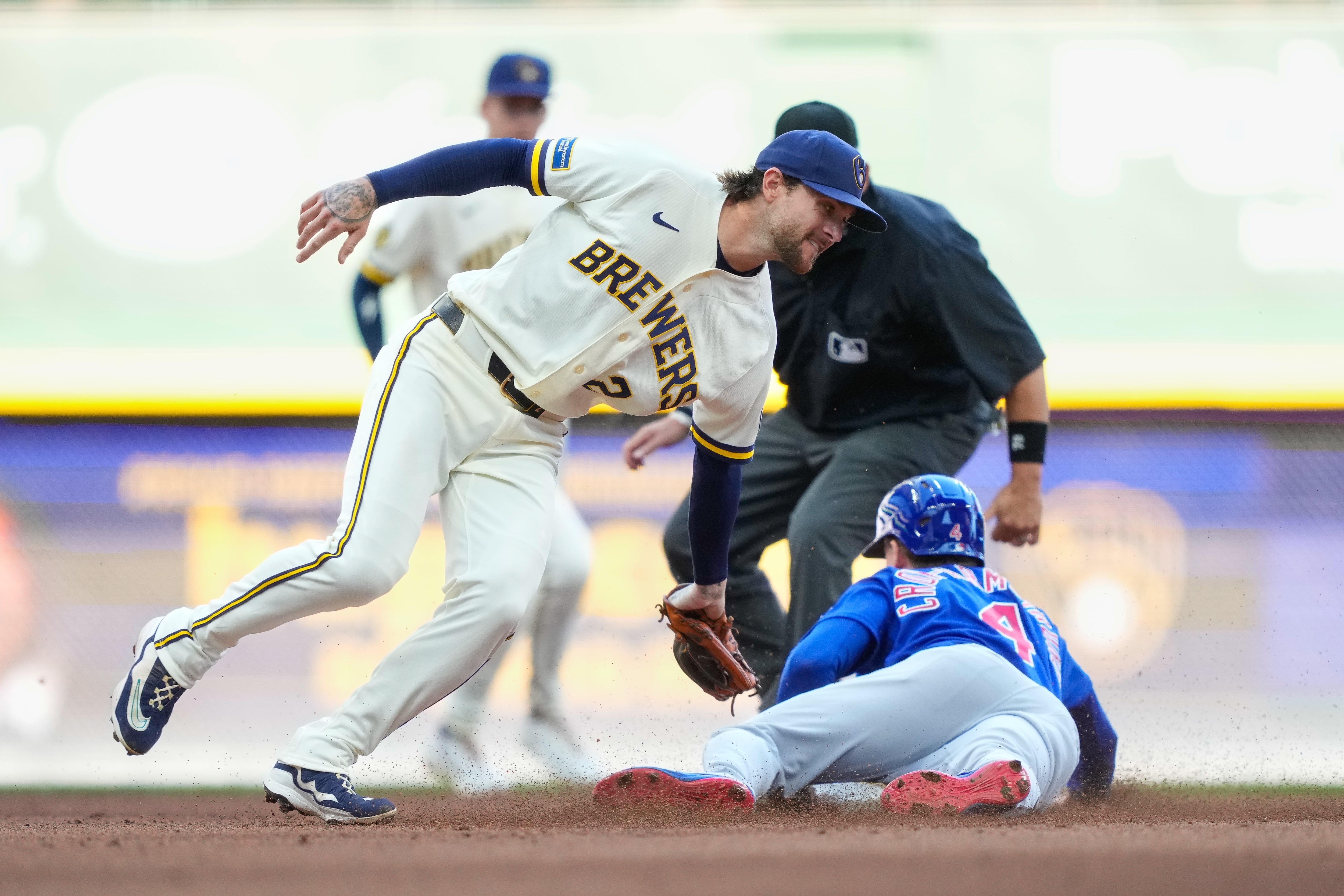 Brewers rally in 8th and hold off comeback attempt in 9th for 4-3 win over Cubs