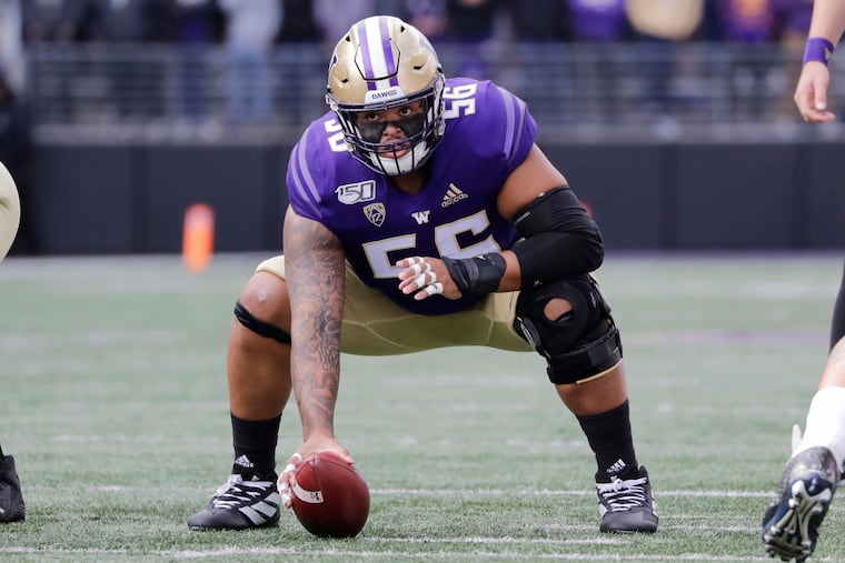 Washington's Nick Harris lines-up during an NCAA college football game against Southern Cal Saturday, Sept. 28, 2019, in Seattle. (AP Photo/Elaine Thompson)