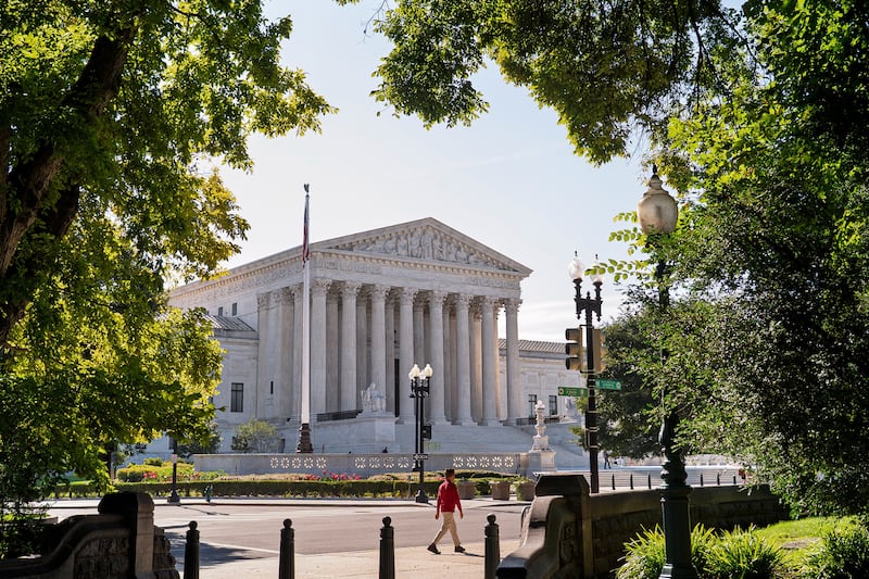 Thread O Let Icon Supreme Court lets Trump administration use revamped federal voter ...