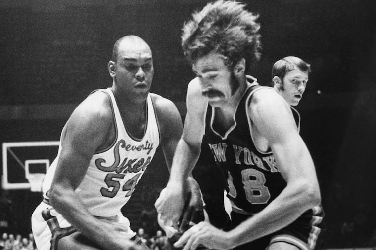 Phil Jackson (18) of the New York Knicks appears to be waiting for the ball to come back as he dribbles around Luke Jackson (54) of the 76ers on his way to the basket and two points during the first half of their game at Philadelphia, Nov. 18, 1970. 76ers won, 113-106.
