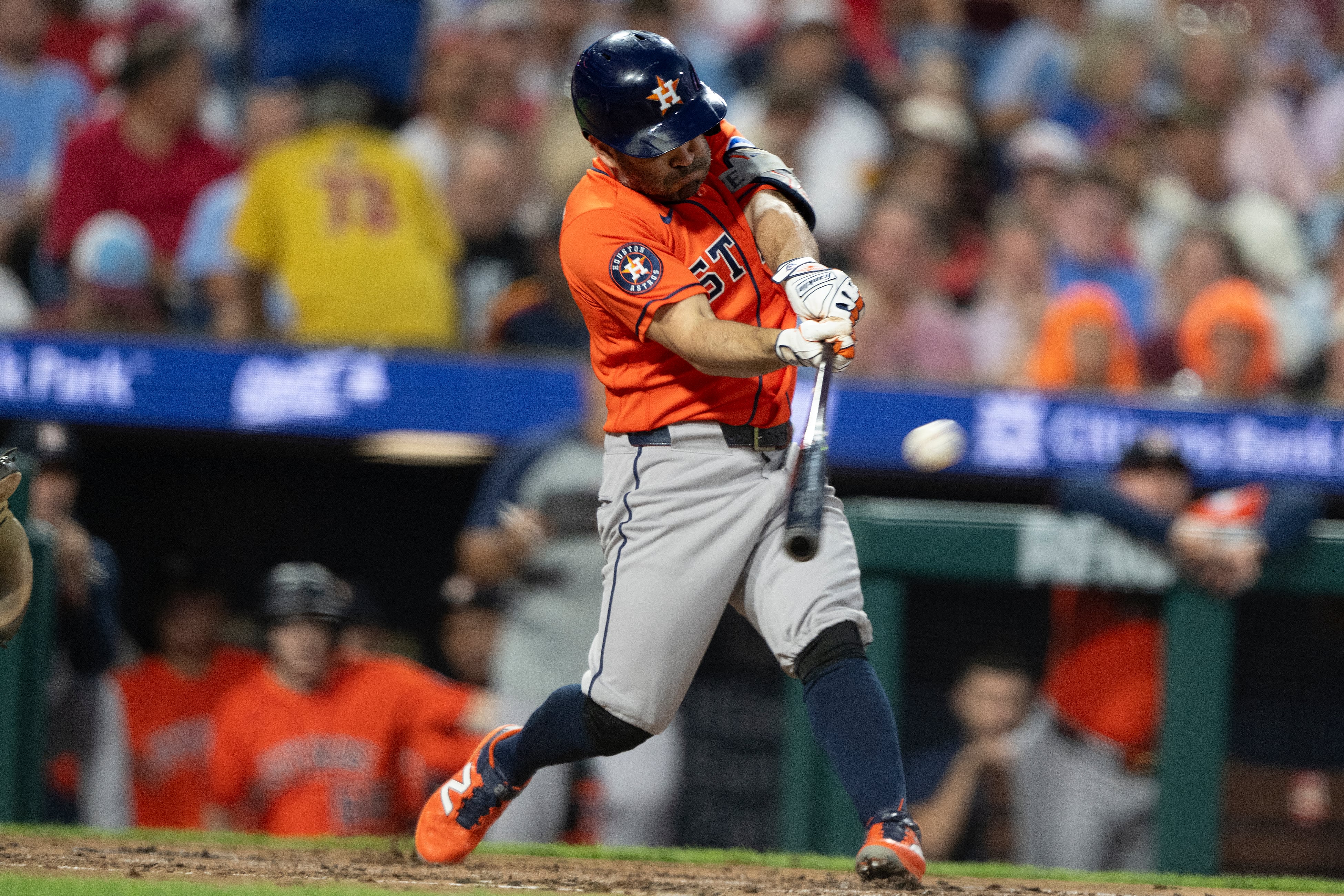 Houston Astros se imponen en Filadelfia: Cam Smith sentencia la serie con cuadrangular decisivo