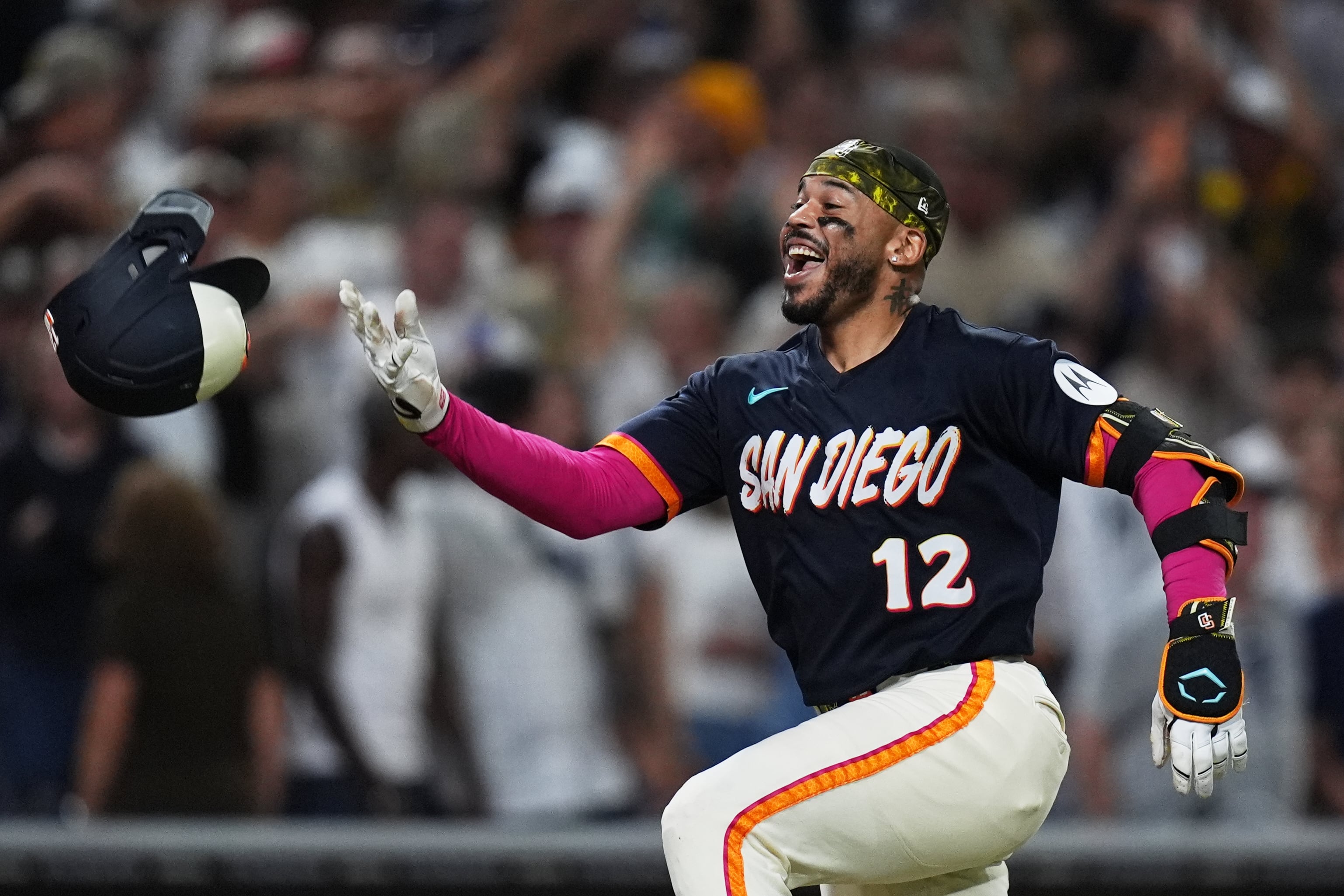 Luis Campusano's 2-run homer in 10th lifts Padres to 3-2 win over Yankees