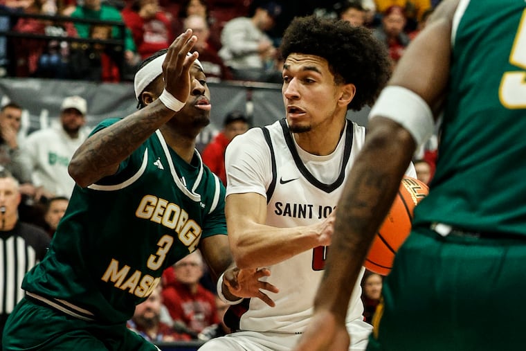 Guard Derek Simpson led St. Joseph's with 23 points in their 81-63 victory over George Mason on Wednesday.