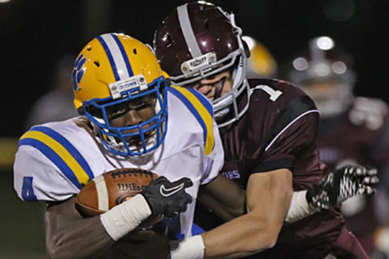 Downingtown East's Jay Harris runs for a long gain in the first quarter. (Michael Bryant/Staff Photographer)