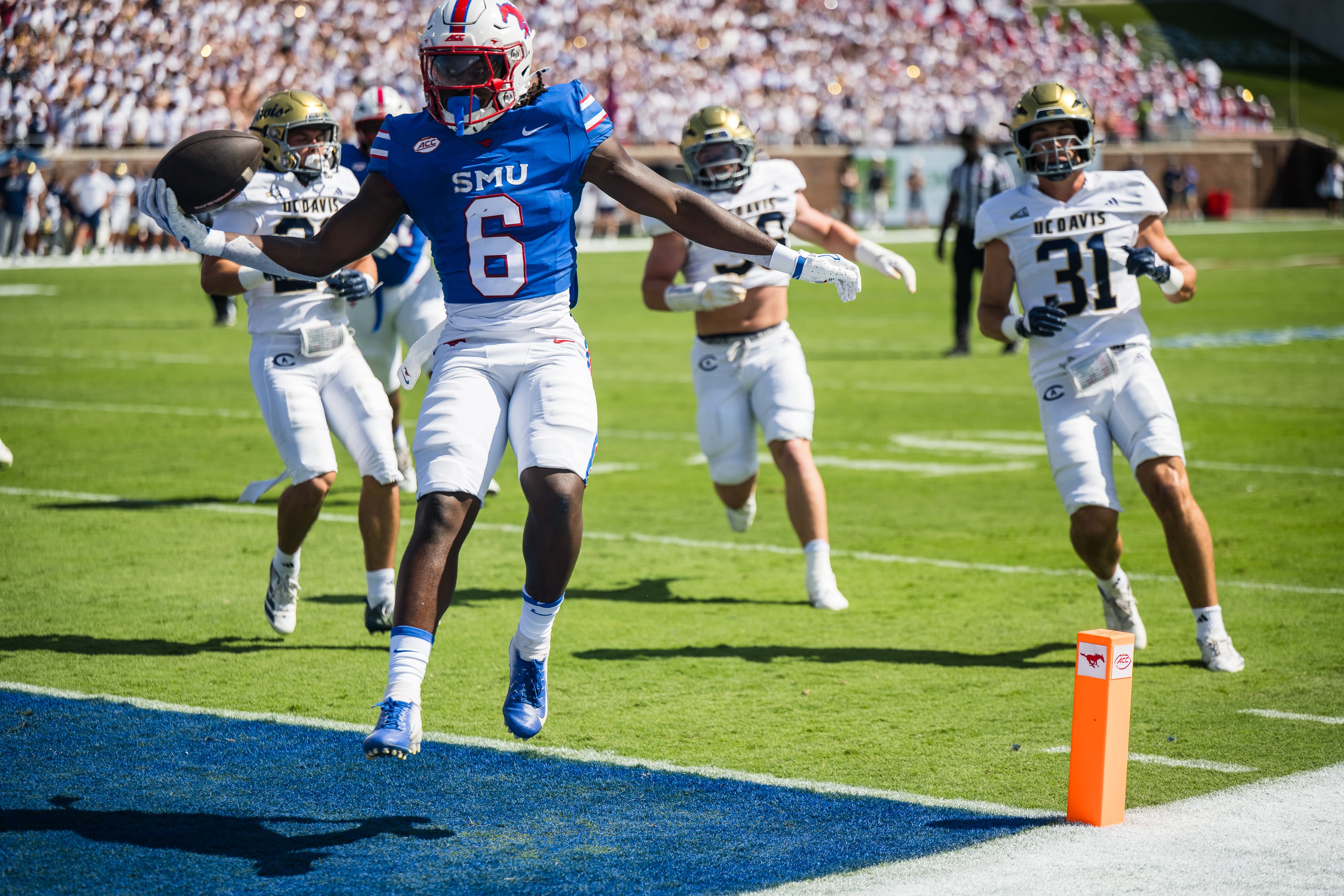 Jennings lights up first half with five TDs as No. 17 SMU crushes UC Davis 56-10