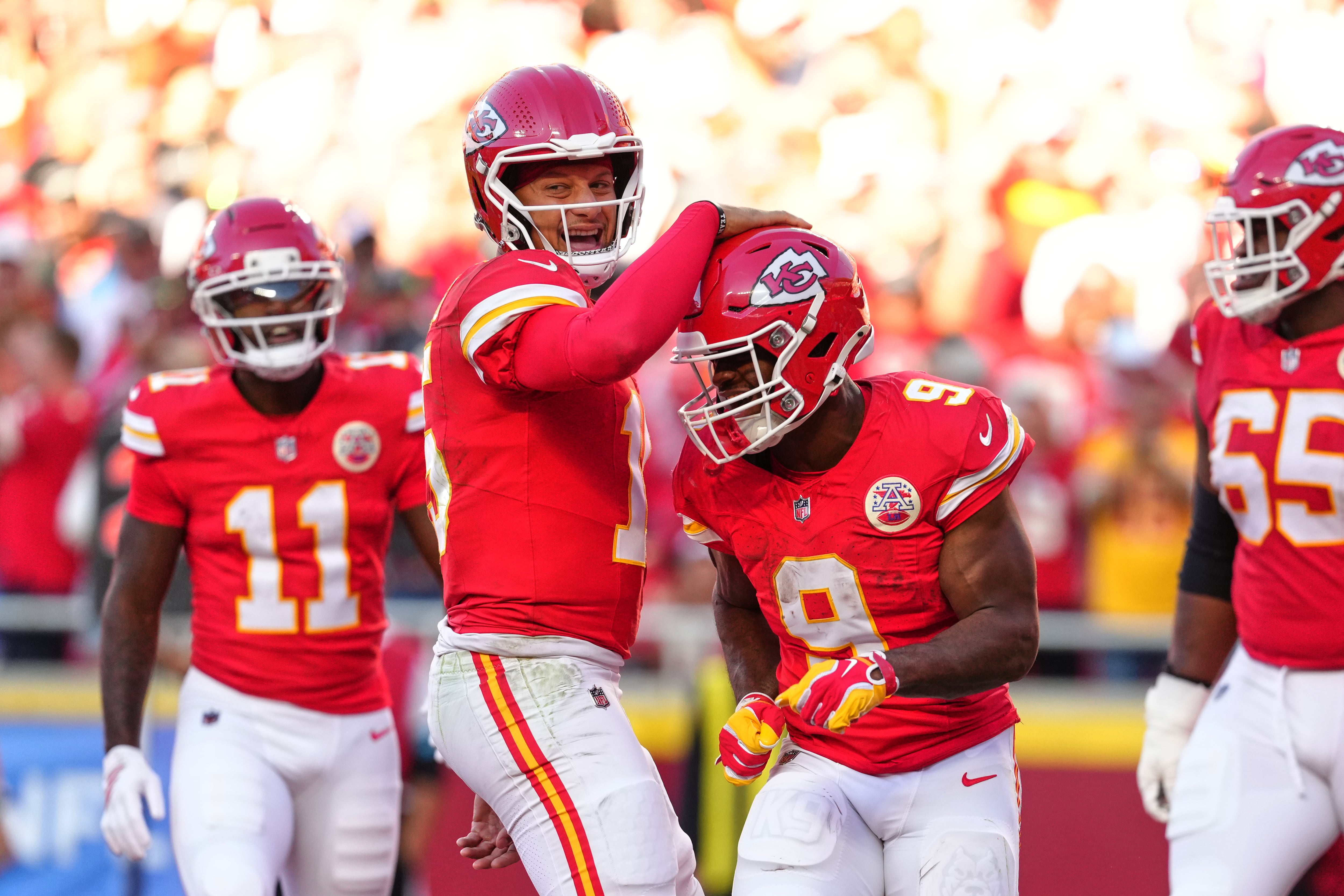 Chiefs move to 5-0 as Kenneth Walker runs for two TDs in a 22-6 win over Chargers