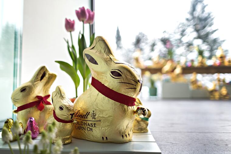 Chocolate bunnies produced by Lindt & Sprüngli.