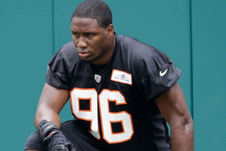 Carlos Dunlap has a news deal with Bengals. (Associated Press)