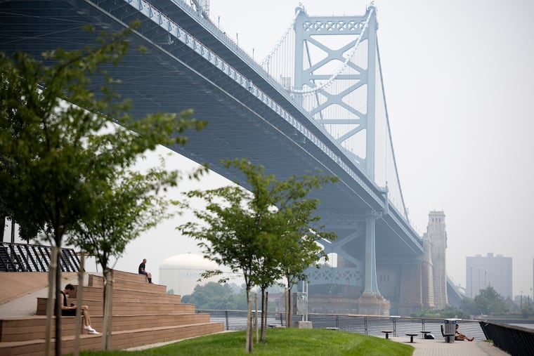 Suffocating dome of smoke descends over Philly region
