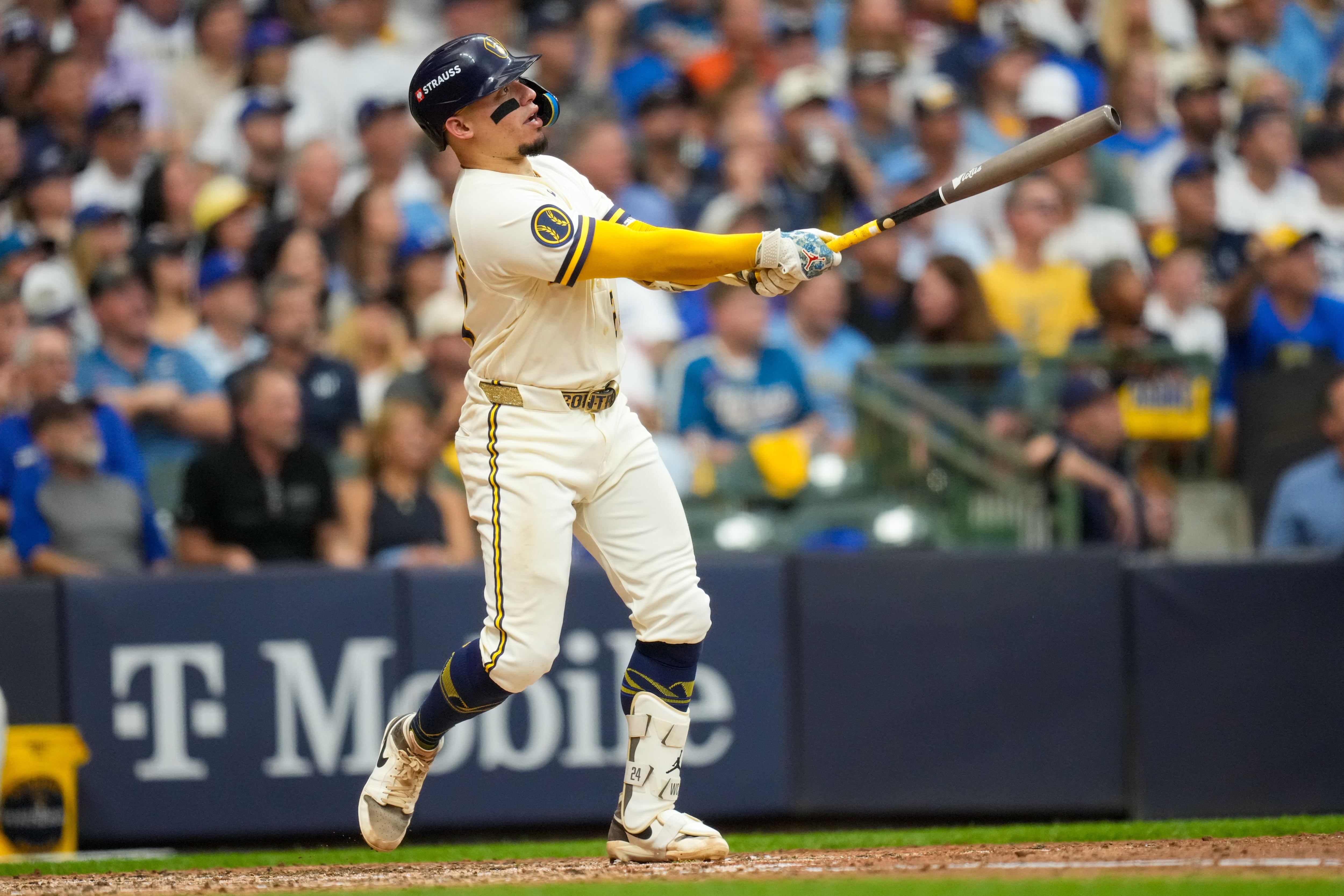 Brewers Take 2-0 Series Lead Over Dodgers After Game 2 Victory