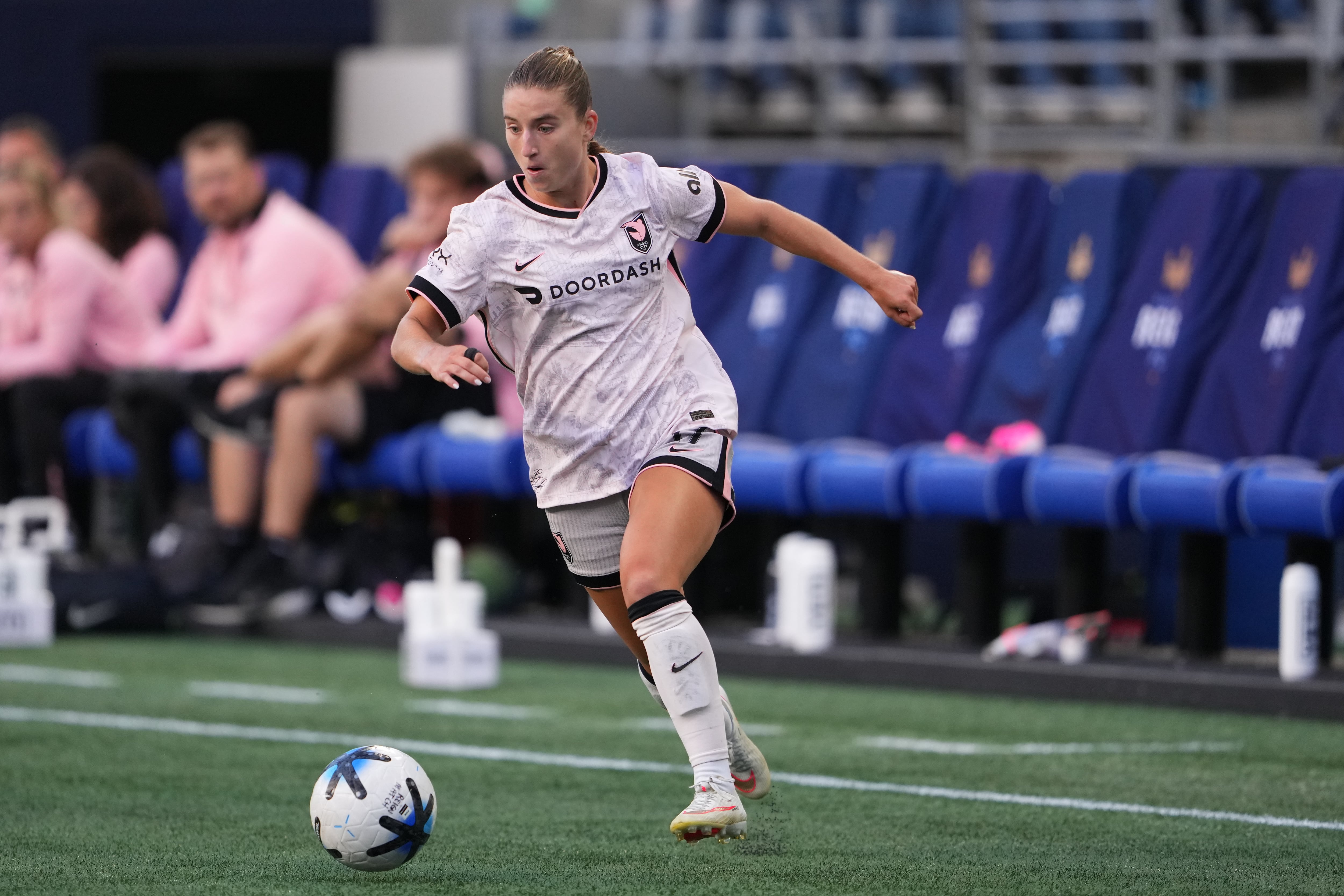 Sentnor leads Angel City to 3-1 victory over the Seattle Reign
