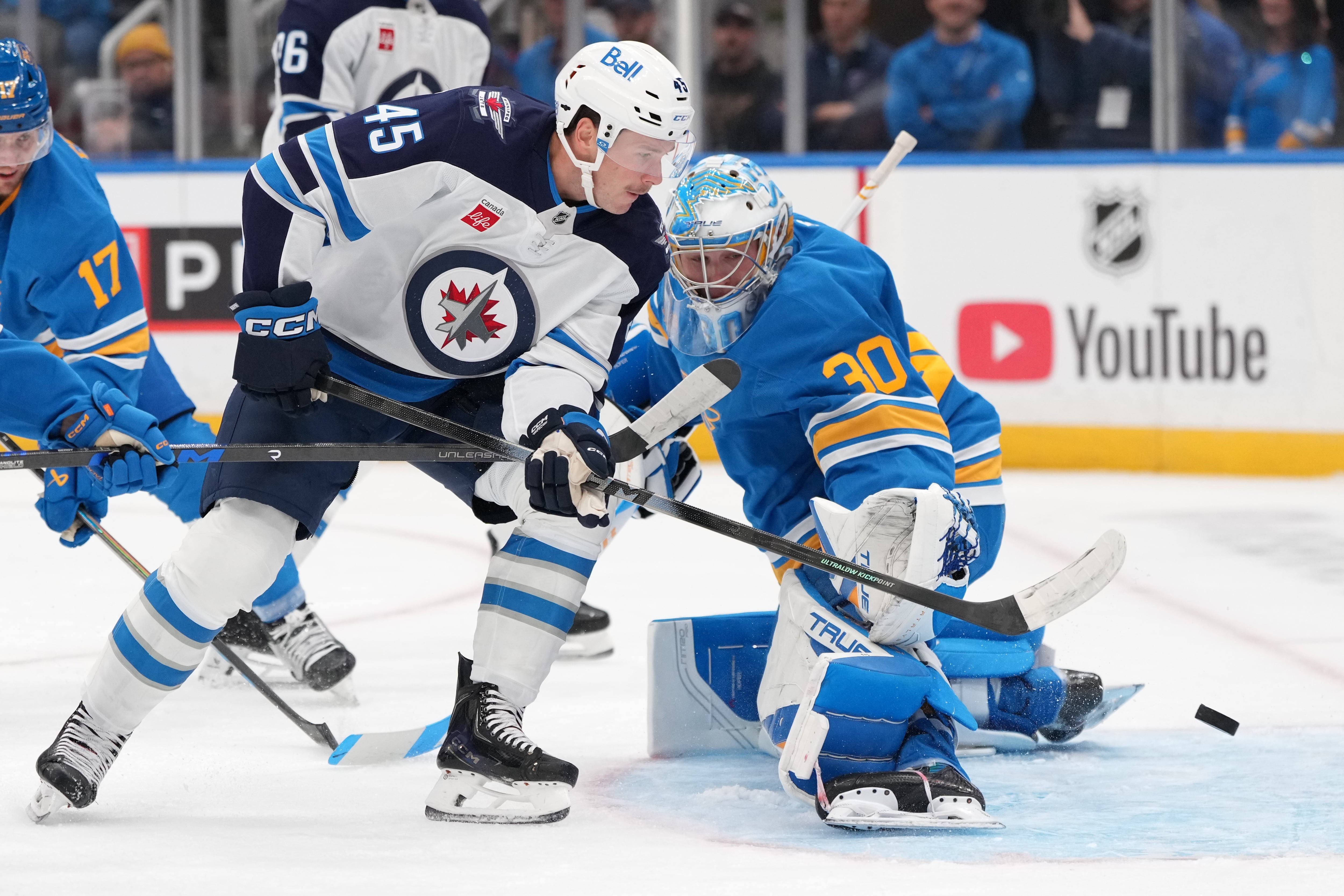 Broberg breaks tie on 3rd-period power play, Blues top Jets 2-1