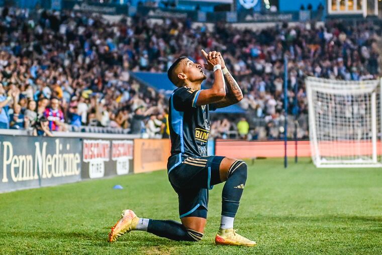 Jesús Bueno celebrates his goal late in the first half.