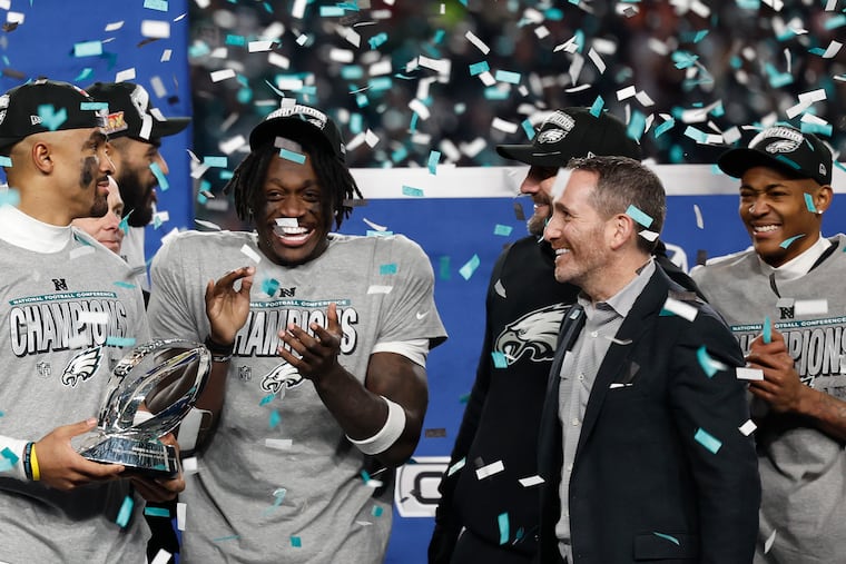 Eagles general manager Howie Roseman (right) with Jalen Hurts (left) and A.J. Brown after the victory in the NFC championship game.