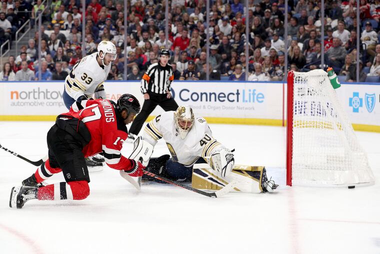 Devils right winger Wayne Simmonds (17) attempting to score against Sabres goaltender Carter Hutton during the first period Saturday. Simmonds will face his former Flyers teammates Wednesday in Philadelphia's home opener.