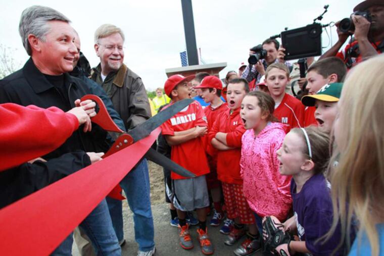Children count down as Mayor Randy Brown prepares to cut the ribbon at the dedication of Diamonds at Arrowhead Park. (David M Warren / Staff Photographer)