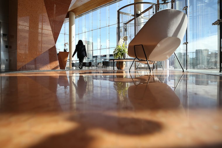 The FMC Tower at Cira Centre South in Philadelphia has floor-to-ceiling vision glass to allow in plenty of daylight and afford spectacular views of the river and nature. Natural light is a factor in achieving WELL building certification.