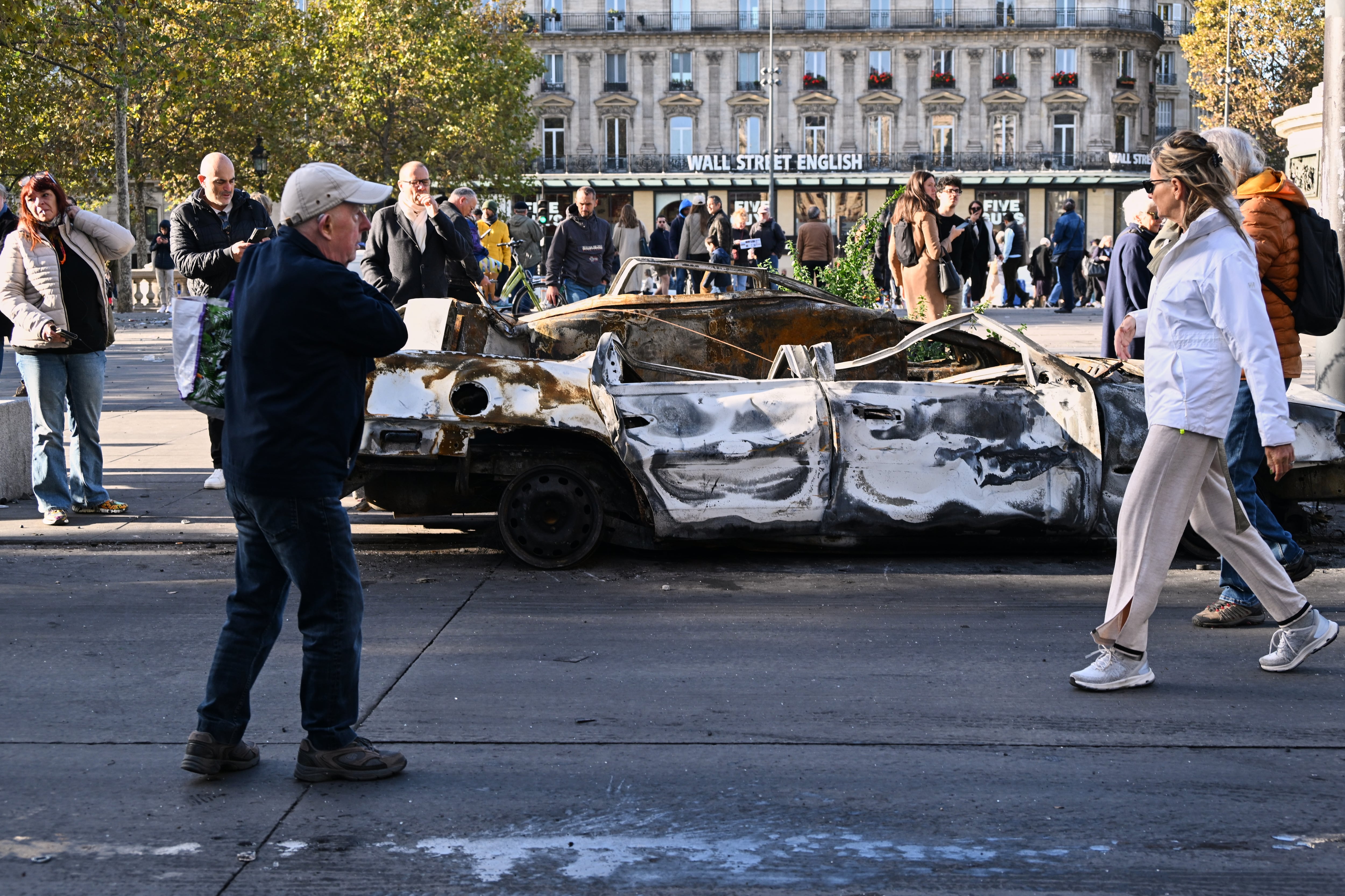 Paris Police Report 855 Arrests After Protests Across France