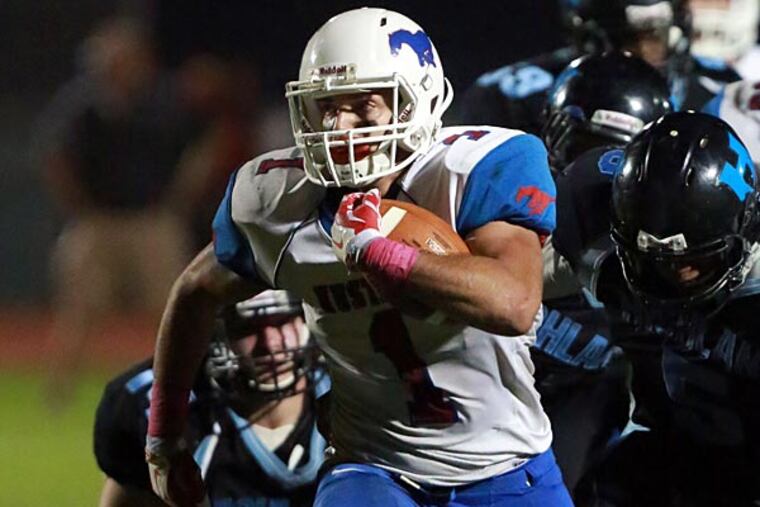 Triton's Kevin Bucceroni carries the ball. (David Swanson/Staff Photographer)