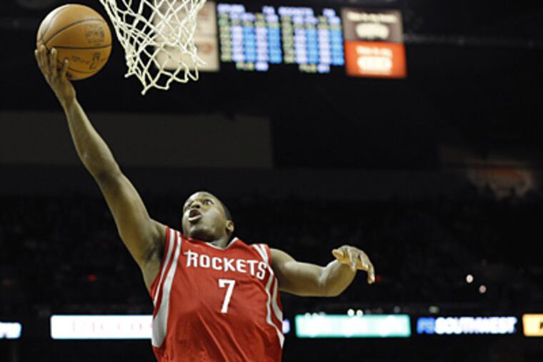 Kyle Lowry entered last night averaging 17.6 points, 9.0 assists and 2.09 steals per game. (AP Photo/Eric Gay)