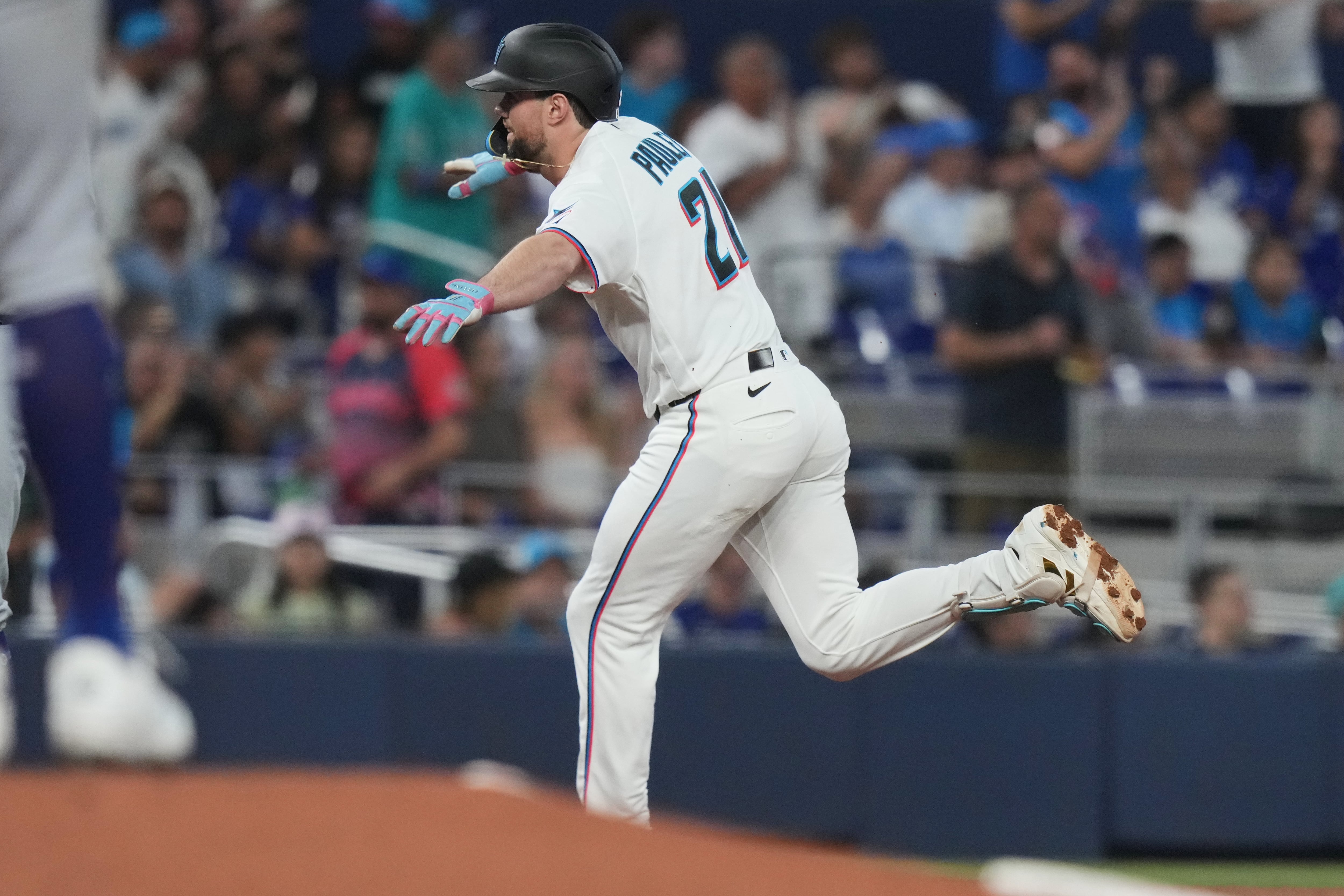 Graham Pauley hits 2-run homer to help Marlins beat Dodgers 4-3 and snap 4-game skid
