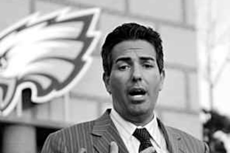 Wayne Pacelle (left), chief of the Humane Society of the U.S., and D.A. Lynne Abraham speak with media after a meeting last night between representatives of the Eagles and animal-rights groups.