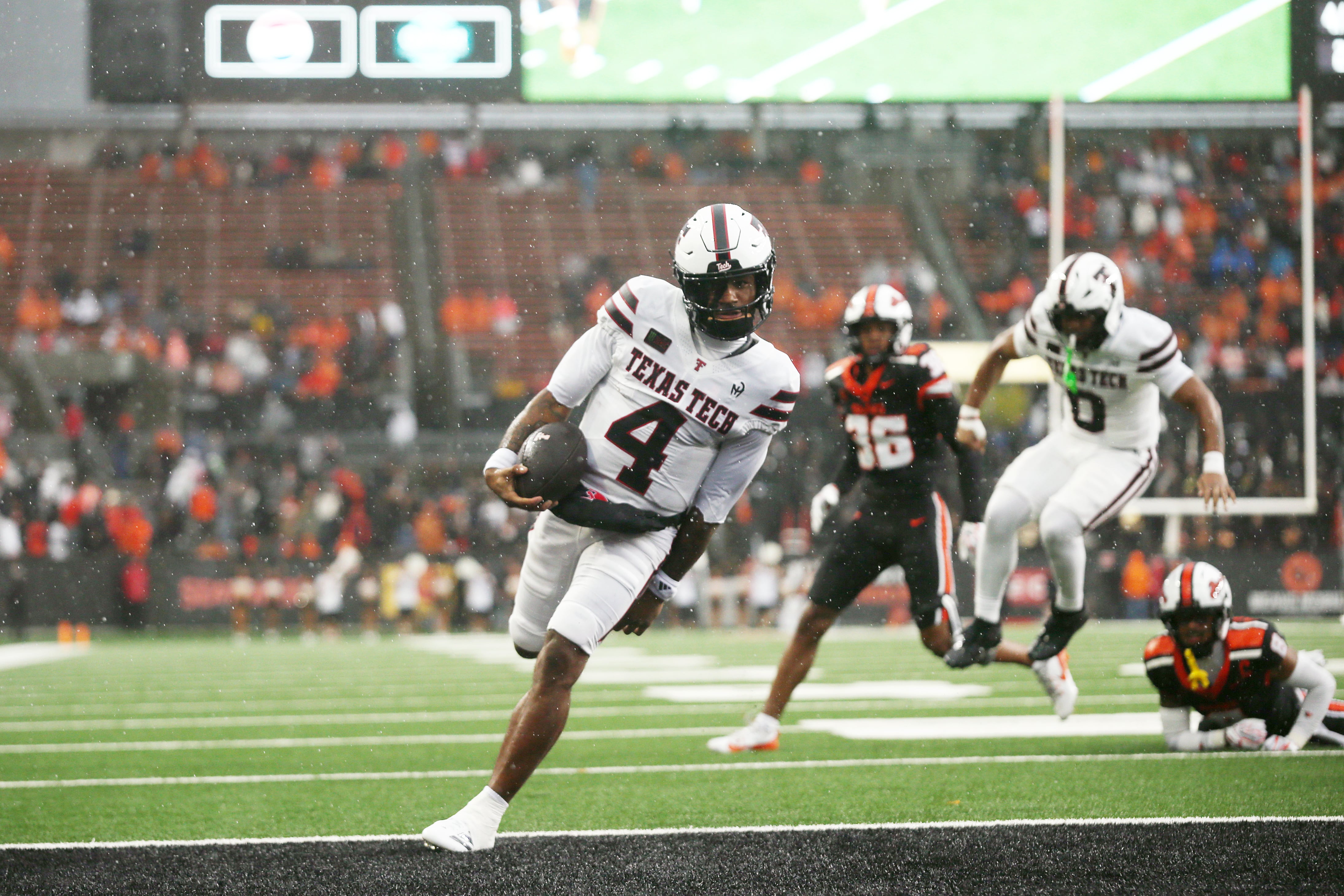 Eligibility chaos forces Texas Tech reserve QB to catch a late flight to Colo after court ruling