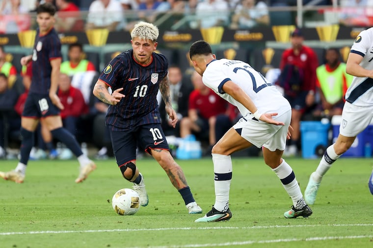 Diego Luna (left) was the hero for the U.S. again in the Gold Cup semifinals.